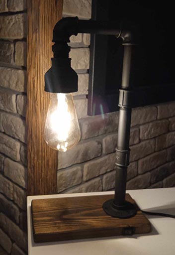 Unikalna lampa industrialna wykonana ręcznie