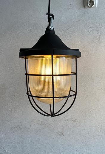 Oryginalna lampa po renowacji z lat 60.